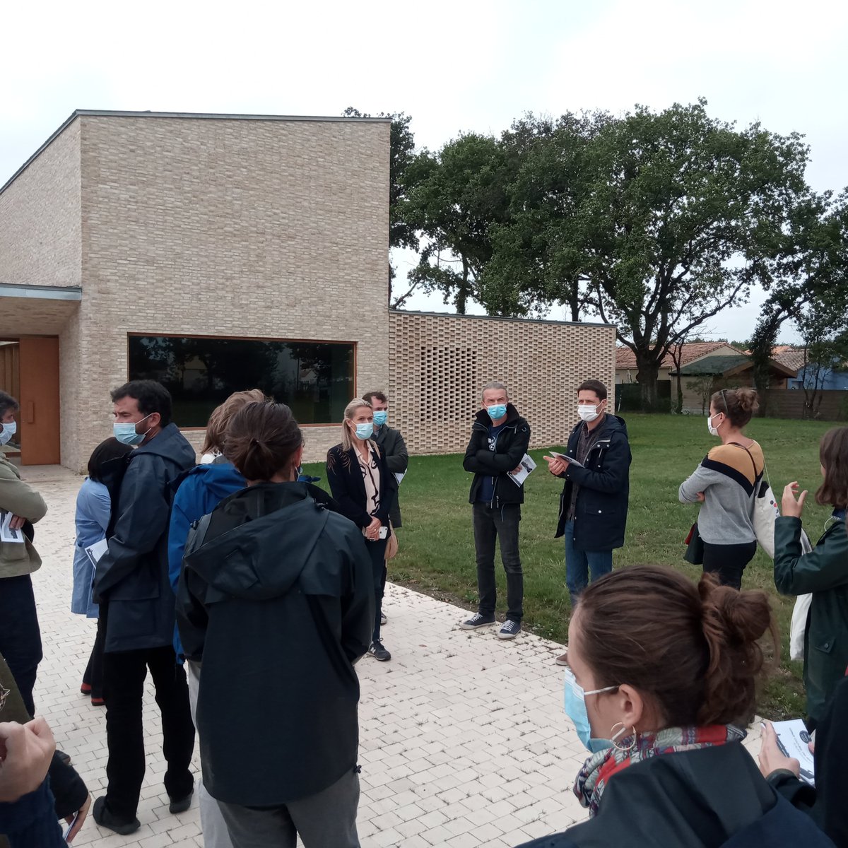 lardepa's tweet photo. Visite de la salle festive des Pierres blanches de @atelierraum à #SaintJeandeBoiseau
Un projet sobre et élégant, un vrai plaisir ! merci à Thomas Durand pour cette visite passionnante !
Prix #CultureJeunesseSport de l’#Equerre2019 
@Le_Moniteur @AMC_archi #teamarchi https://t.co/y3R9BIE7MK