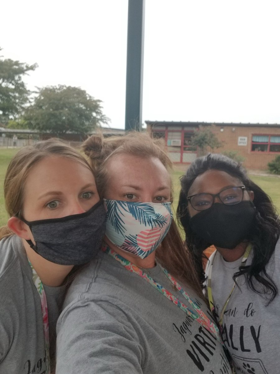 Merlanaboo's tweet photo. Back to school drive-thru was the best! So good to see half of all the staffs faces and all the sweet babies!!!💙 #johnsonjaguars https://t.co/ZNbnYZHBtT