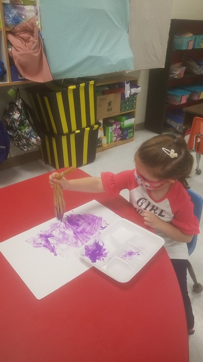 RTHall2011's tweet photo. We painted with spaghetti in "Italy" today! Thanks Mrs. Amy for helping me bring it to life! https://t.co/shd0qB7RPF