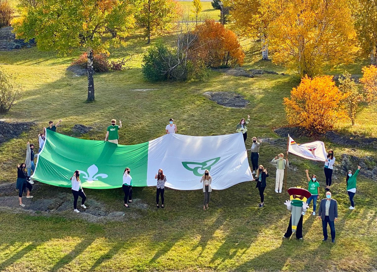 ESCTHERIAULT's tweet image. Journée du drapeau franco à l’#ESCT #francofierté @CSCDGR #flammes