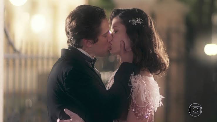loverforfavs's tweet photo. Ahhhhhh 2 anos da estreia da minha novelinha Espelho da Vida,  que saudades de tudo, dos nossos surtos,  dos spoilers que saia, de Junilo, mas o mais importante foram as amigas maravilhosas que eu ganhei, amo vocês meninas!!! ❤❤❤❤❤🤧🤧💖💖💖 https://t.co/l3wpW4c6EB