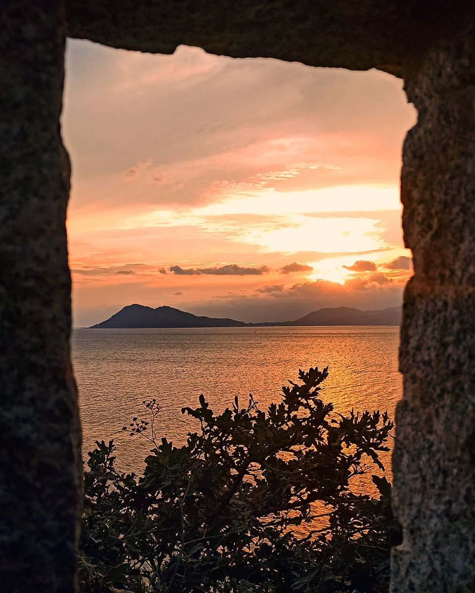 conportodoson's tweet photo. 🌊🌅 𝒫𝓊𝓇𝒶 ℳ𝒶𝓍𝒾𝒶 🌅🌊
📸 IG sopirir  💙
👉 https://t.co/mMwEUbx15g
#PortoDoSon #Noal #Cabeiro #RíaDeMurosNoia #RíasBaixas #Barbanza #Galicia #DestinoSeguro https://t.co/uuosyK79Lv