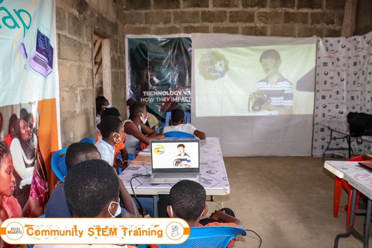 KidsMakers's tweet photo. As part of the STEM training the kids had the opportunity to watch videos about the concept of photography,  parts of the camera and their functions and how some science experiments are done.
#KumasiHive #HiveTribe #STEMeducation https://t.co/zxualJmPg3