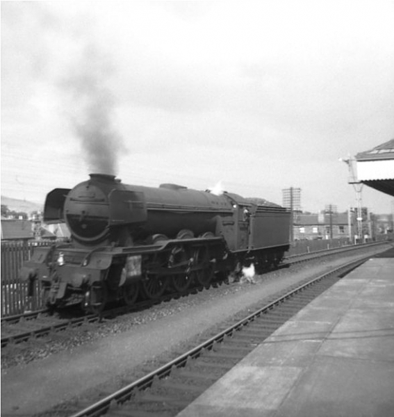 Another interesting snapshot from Porty history courtesy of  Portobello Online (@portyonline) 

The photos at the link are from when Portobello had it's own railway station, closed following the Beeching cuts of 1963-4
#LocalHistory #OhDrBeeching 🚂

porty.org.uk/historical-ima…