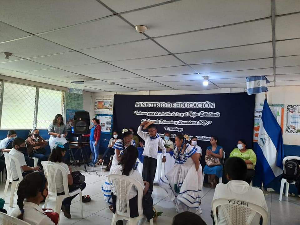 Ticuantepe2's tweet photo. 🚨🚨 Certamen para la Selección de la Mejor y el Mejor Estudiante de educación primaria y secundaria 2020.

Construyendo la excelencia de los Aprendizajes en ambientes de bienestar físico y emocional.

#EnVictoriasEducativas
#OrgulloPatrio https://t.co/GlgeMEFpgZ
