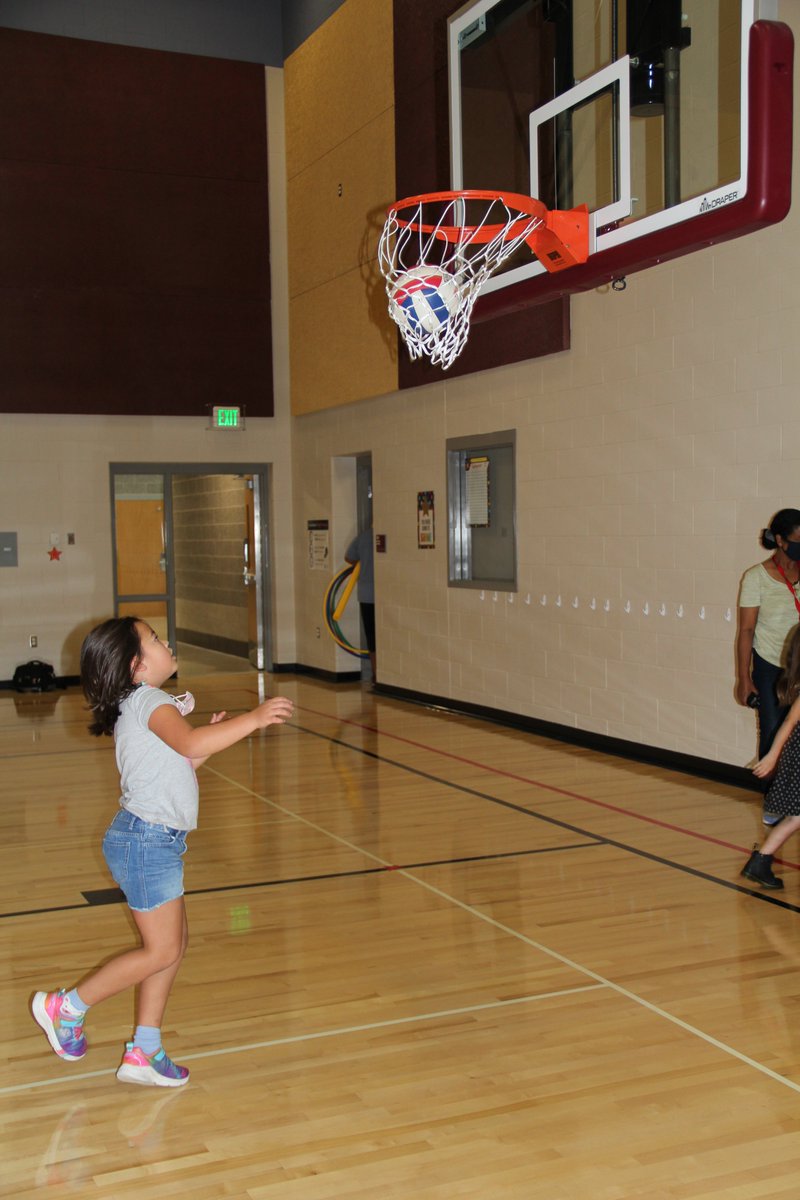 AHCommunityEd's tweet photo. Adventures Plus is not just providing before & after-school care this yr, but is also leading full-day child care for families of Tier 1 critical workers on distance learning days. We love to see smiles (or smiling eyes) while students are in our care. #AHSchools #discovercommed https://t.co/Hob96vd6eX