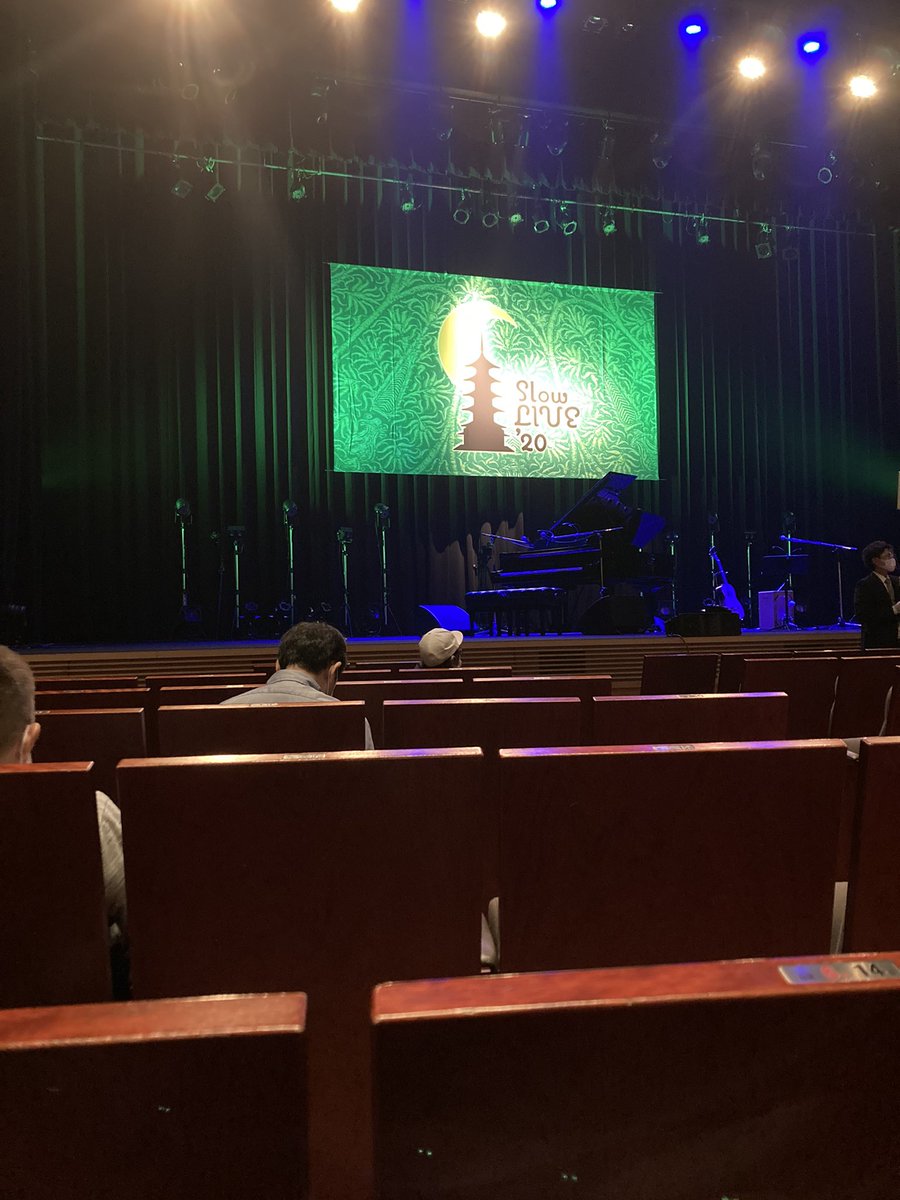 re_zekka's tweet photo. 毎日の中で少しづつ元に戻ってゆく。
新しい音、聞きたかった音、そして憧れていた音は遥か先の景色を見せてくれた。どれも今までよりも最高のパフォーマンス、本当に、本当に贅沢な時間でした。
#kitori
#藤原さくら
#安藤裕子
#SlowLIVE https://t.co/egumgbybul