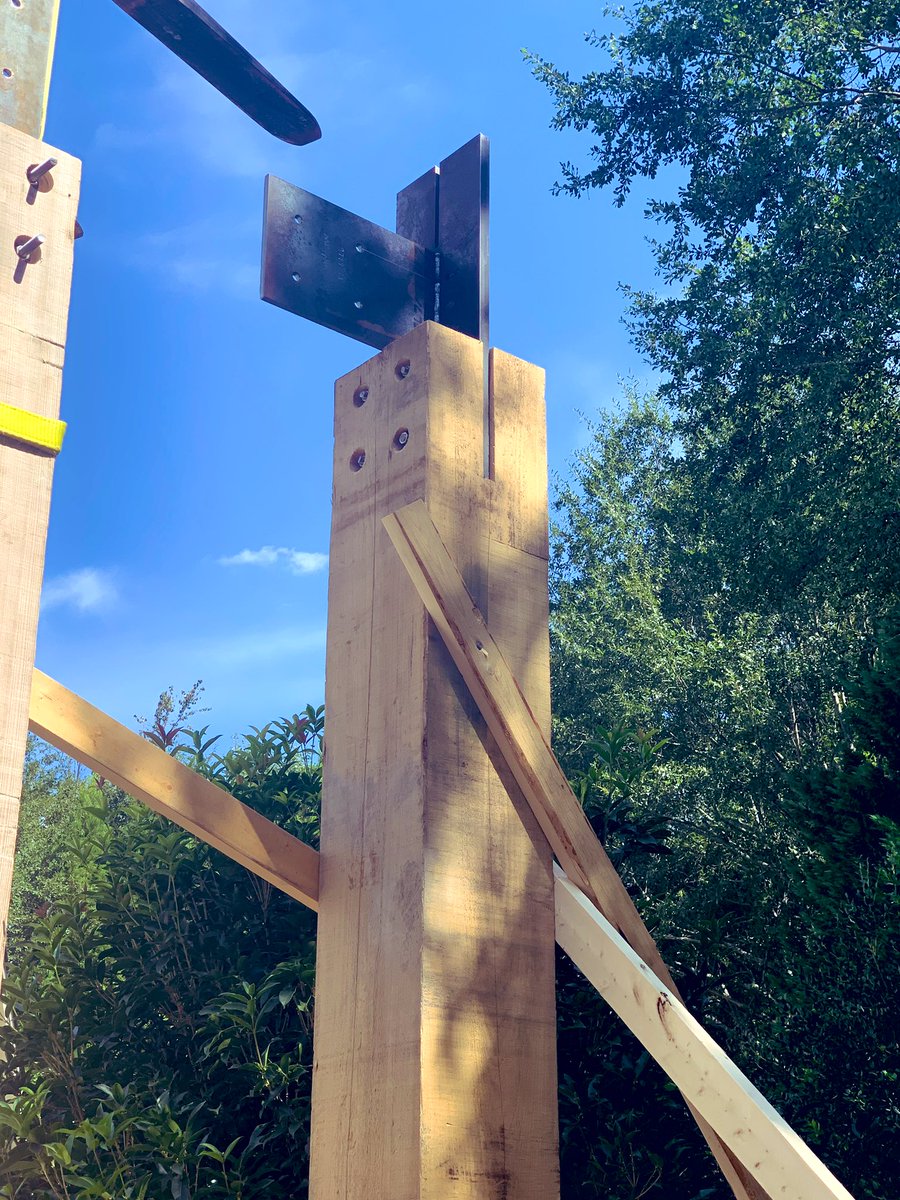 SextonDesignDev's tweet image. @SextonDesignDev on-site yesterday during the ☀️... massive timber frame, gorgeous stacked stone. This client will be #cozy outdoors during #game time!