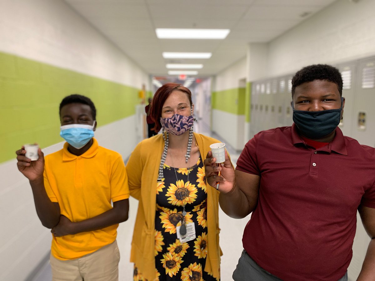 It’s always a good day when I get to visit @Howard_connect! But when kids are planting a sunflower field and the teacher dresses accordingly, it’s just that much more special. I love the positive culture in this school!