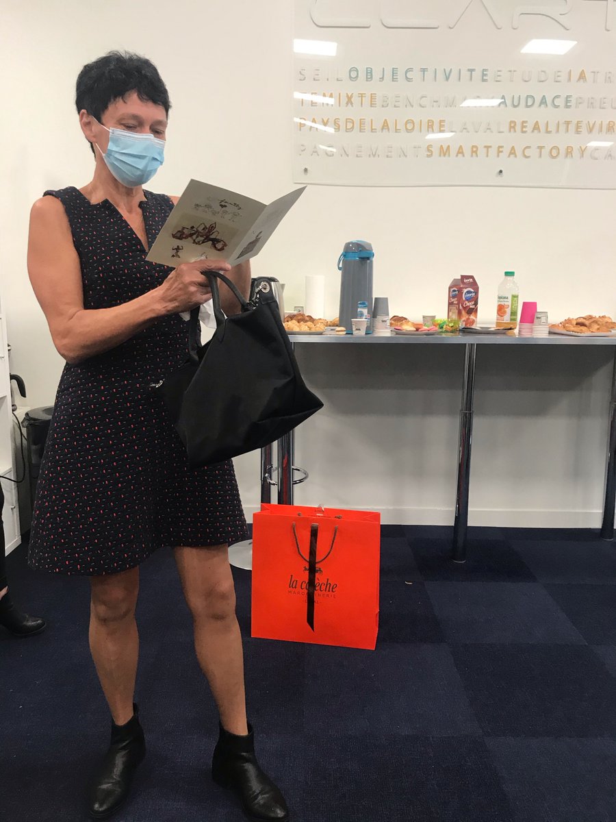 CLARTE_lab's tweet photo. Après plus de 20 ans au service de CLARTE, Viviane nous quitte aujourd'hui pour de nouvelles aventures ! Encore un grand merci pour ton implication durant toutes ces années et bonne continuation, que de belles choses à venir :)

#RV #RA #retraite #XR @lavalvirtual @LMTinnovation https://t.co/UqWTYZsihr