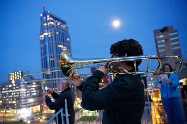 RdamMarriott's tweet photo. Operadagen Rotterdam in 2020, dan toch! Opera en muziektheater op verschillende locaties: in de theaters en buiten in de open lucht. Beleef dit festival samen! Hebben jullie dit ook zo gemist? #operadagen #rotterdam #rdammarriott #marriotthotels https://t.co/lcu1HAI38J
