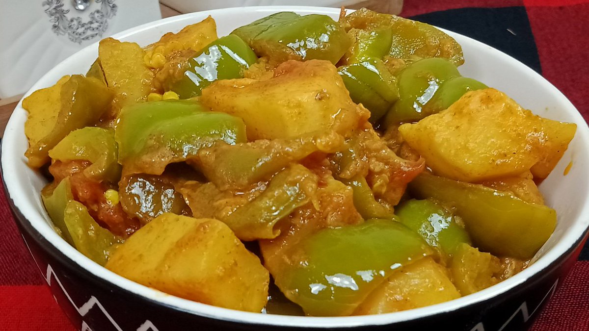 Aloo Shimla Mirch Recipe | Aloo Shimla Mirch Gravy Recipe | Urdu /Hindi youtu.be/D6yLOslRa4U via @YouTube 

#recipes #pakistanirecipes #urdurecipes #hindirecipes #indianrecipes #punjabirecipes #desirecipes