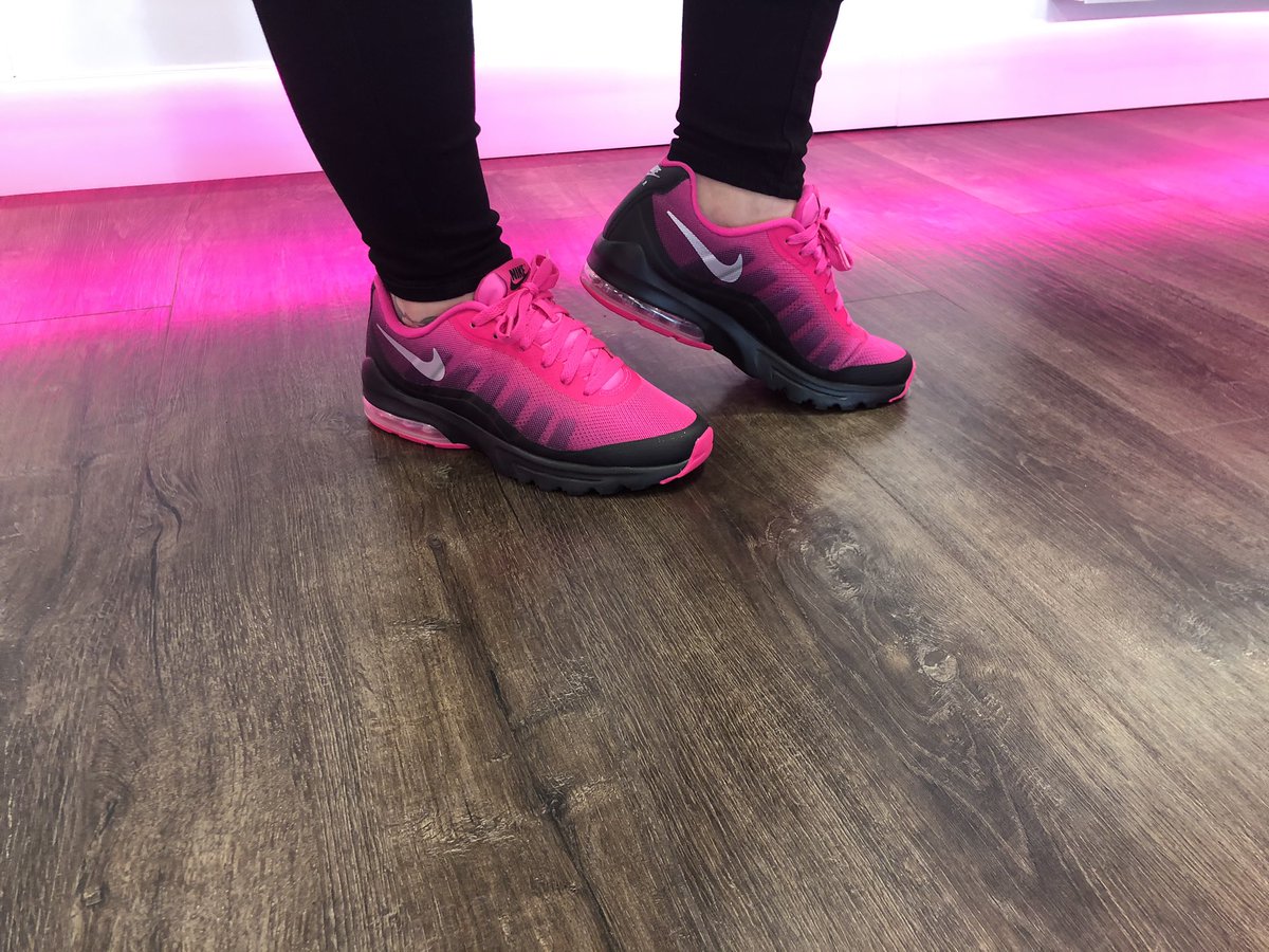 McNastia's tweet photo. Love being a part of such an amazing company @TMobile!!  It doesn’t hurt that the colors are hella rad, and I get to buy new kicks every few months! 

Slaying all day in my new @Nike’s at @DakotaSquMall T-Mobile store. #NorthDakota https://t.co/3yoLe03MAN