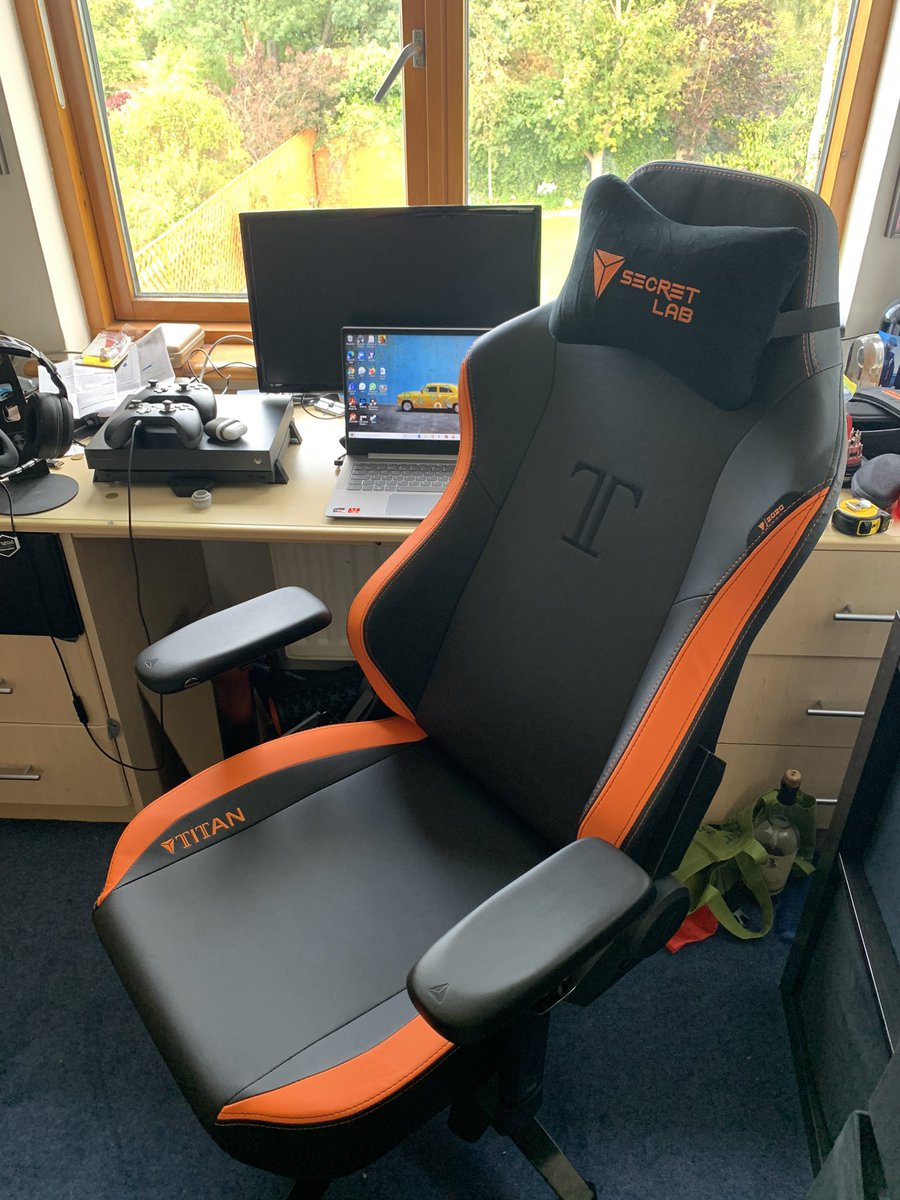 ConorPOBrien89's tweet photo. The work from home upgrade. #secretlab https://t.co/CsNCBPsChg
