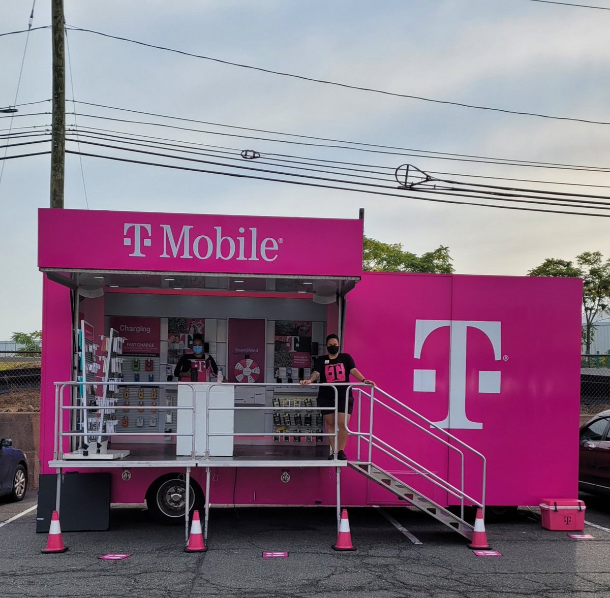 TMobileTruckNJC's tweet photo. ☀️Good morning from Perth Amboy NJ! Come visit @TMobileTruckNJC at Convery Plaza!#NERocks #TMobileTruckNJC #TMobile #AreYouWithUs #BeMagenta https://t.co/RAjXwXrsJ8