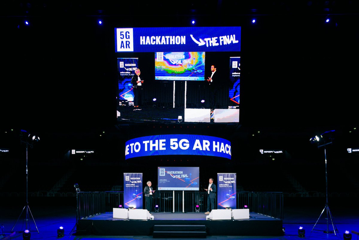 Huawei_Germany's tweet photo. Gestern Abend wurden die Gewinner unseres #5GARHackathon in @Duesseldorf gekürt! 🏆 Wir gratulieren den drei Gewinner-Teams von Cityscaper (1.), arISTA (2.) und @troido (3.) ganz herzlich und freuen uns auf die finalen Apps! 🎉 Hier einige Impressionen der Preisverleihung ⬇️ https://t.co/aIC0aVDiQn