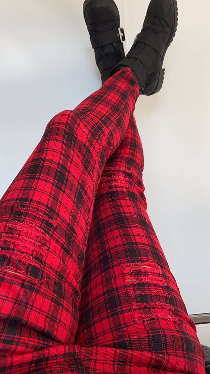 EmmaDuffield8's tweet photo. Time to get these bad boys on! #bannedapparel https://t.co/Nj7gHIRqZp