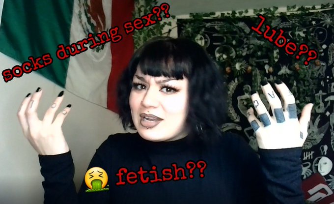 My first Q&amp;A is up! Only on my OnlyFans! Link in bio 🦇🖤 https://t.co/PaTLVpMUmJ