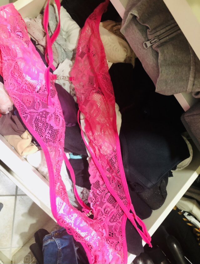 CuckoldBullx's tweet photo. Quando scopri nel cassetto di tua moglie una lingerie da vera PORKA ma non gli e lhai mai vista indosso...#cuckold #aspirantecuckold #cornuto https://t.co/ocQDa5WgR6