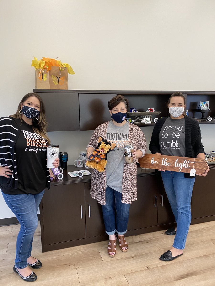 LoriMaugans's tweet image. 🍂It&apos;s Fall Y&apos;all🍂at the Mosaic Store! Be sure to check out all of the cute seasonal shirts &amp;amp; items if you are at the Admin Building. You can also call &amp;amp; place an order 281-641-8027. These cute shirts are $10 &amp;amp; help support @MOSAIChumbleisd! 
#ThankfulBlessedKindofaMess🤪😍🎃