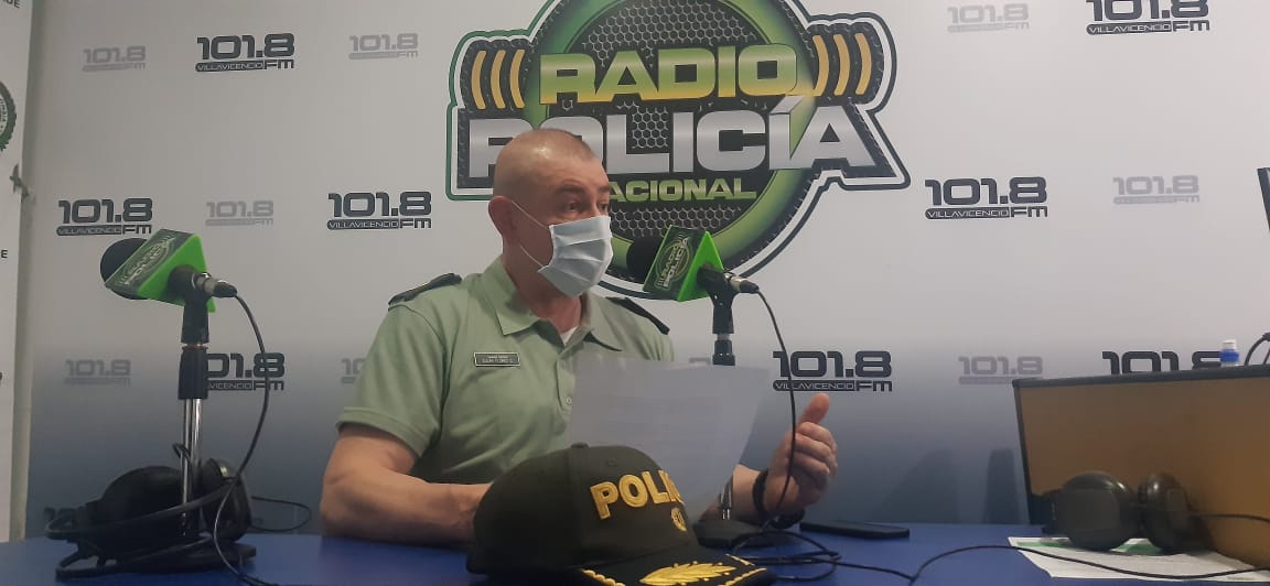 PoliciaVillavo's tweet photo. ElDato | En la #RadioPolicía1018FM, dialogamos con el señor Teniente Coronel Edgar Flórez Cañas director de la #ESECU, quien dio a conocer a nuestros oyentes, las estrategias en beneficio de la comunidad de #Villavicencio @EducacionPonal. @region7policia #PoliciaParaGente https://t.co/qehVkEazb9