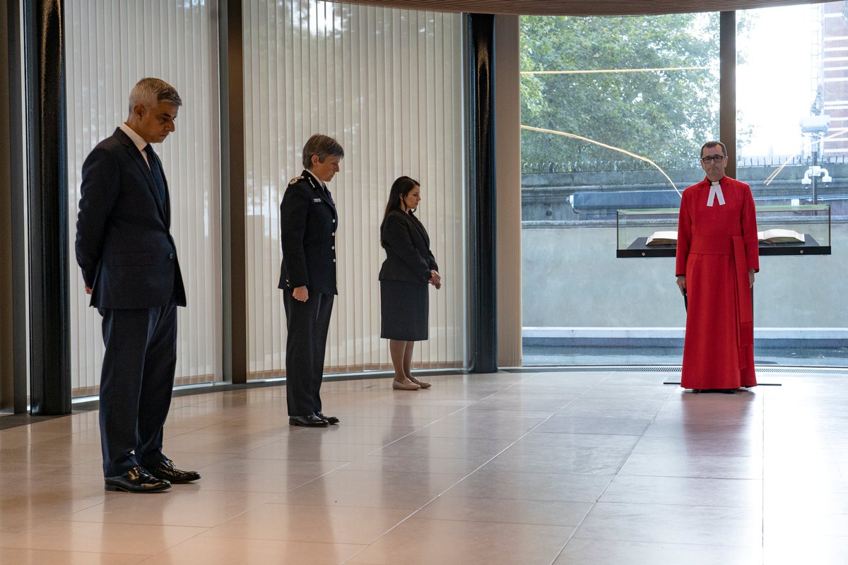 “The Met is a family. Policing is a family” 💙

Officers across London have today observed a minute silence, as a mark of respect for their fallen friend and colleague. Commissioner led reflections at New Scotland Yard alongside @MayorOfLondon @PritiPatel

#NeverForgotten #Hero