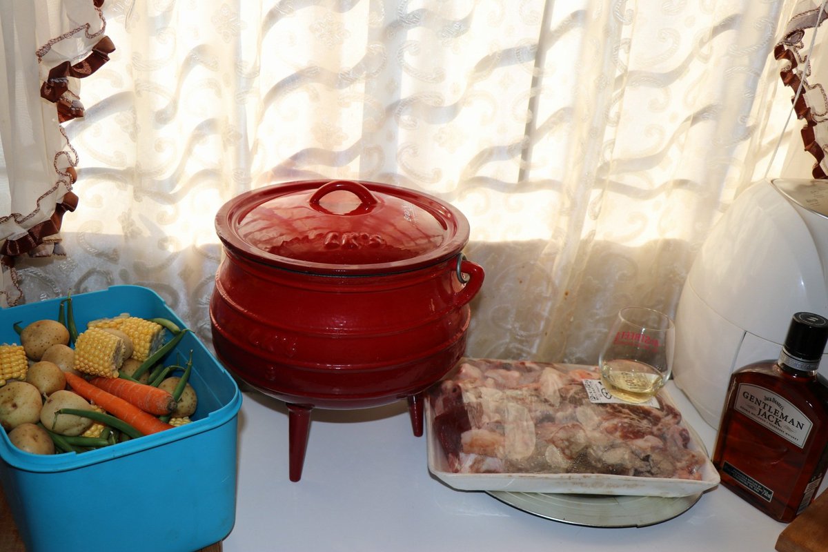 willoways's tweet photo. @SAHomeLoans #heritageday2020 #SAHomeLoans
I love a good potjie especially at Heritage day , In fact, I consider potjie to be one of the purest parts and fundamental ways of having a Proudly South African braai๐ฟ๐ฆ๐ฟ๐ฆ๐ฟ๐ฆ๐๐ค๐ฟ๐โCooking is all about people. https://t.co/69tadCk7kj