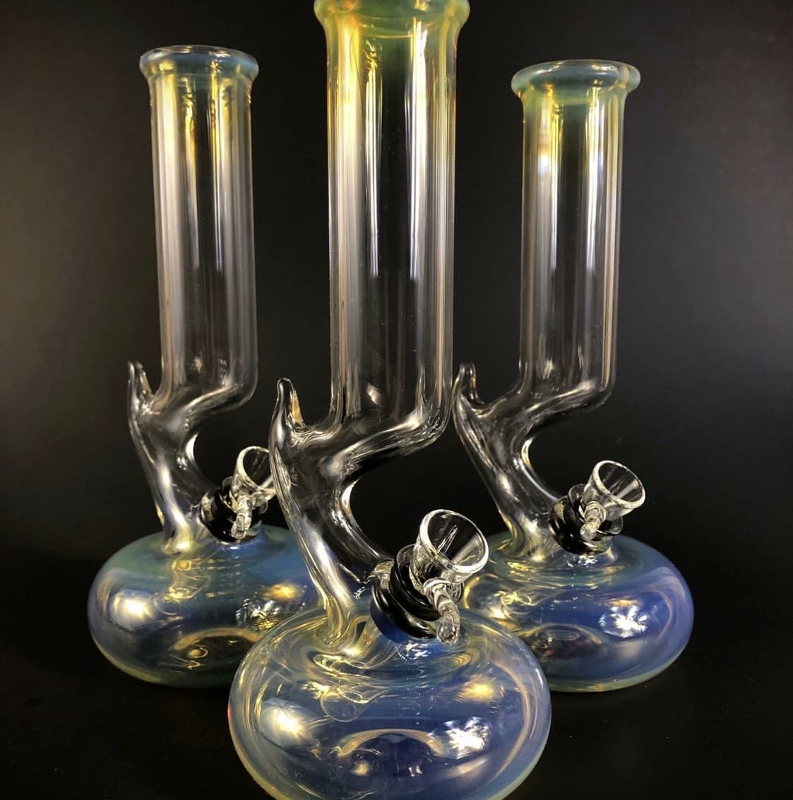 JsSmokin's tweet photo. https://t.co/C4ggnJ7gzV
Each one comes with a 9.5mm California carb slide & 12mm sleeve ~ Silver fuming gives this piece an ever changing color combination π
#StonerFam #IAmCannabis #WaterPipe #SilverFumed
#New #GlassDrop #FrHIGHday
#EverythingForYourSmokinLifestyle π± https://t.co/0k8wwce4RE
