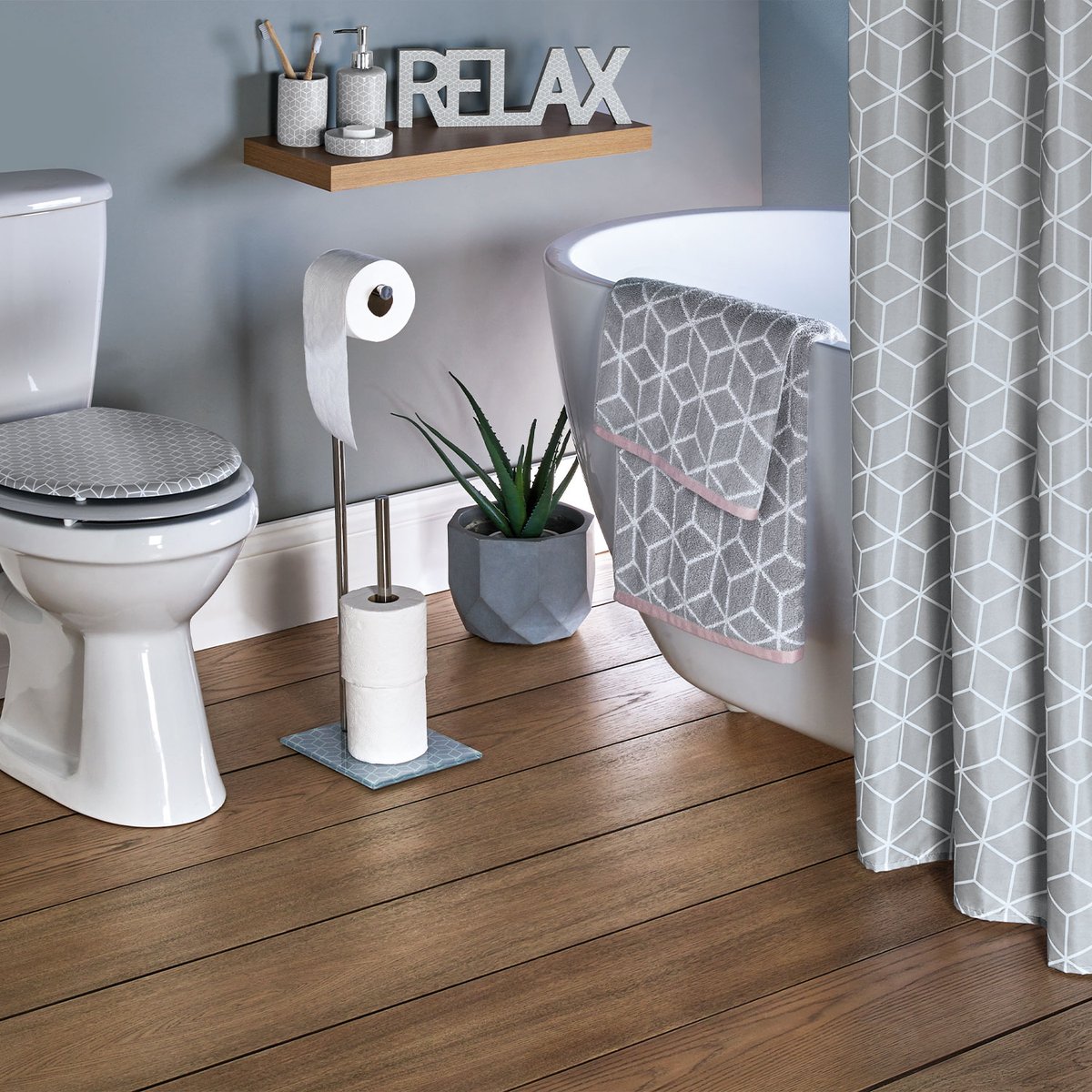 studio_co_uk's tweet photo. Bathroom due a makeover? 🛁 The geo trend is guaranteed to make a splash! 🌊 Steal our style from ONLY £3.99!! https://t.co/2jSFNMVVUw
#Bathroom #BathroomEssentials #GeoTrend #TrendAlert https://t.co/e3DBJqYtiK
