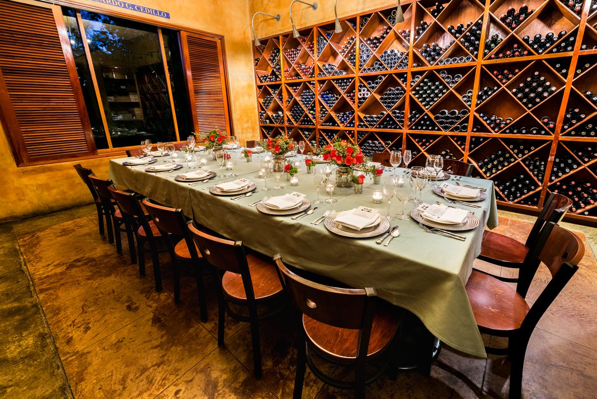 PaesanosSA's tweet photo. Book your holiday party now to ensure the date you want 

#PaesanosLincolnHeights #DineIn #ItalianFood #ChristmasParty #PrivateEvent #HolidayParty #HolidayGathering #SanAntonio https://t.co/KFh67BOEQN