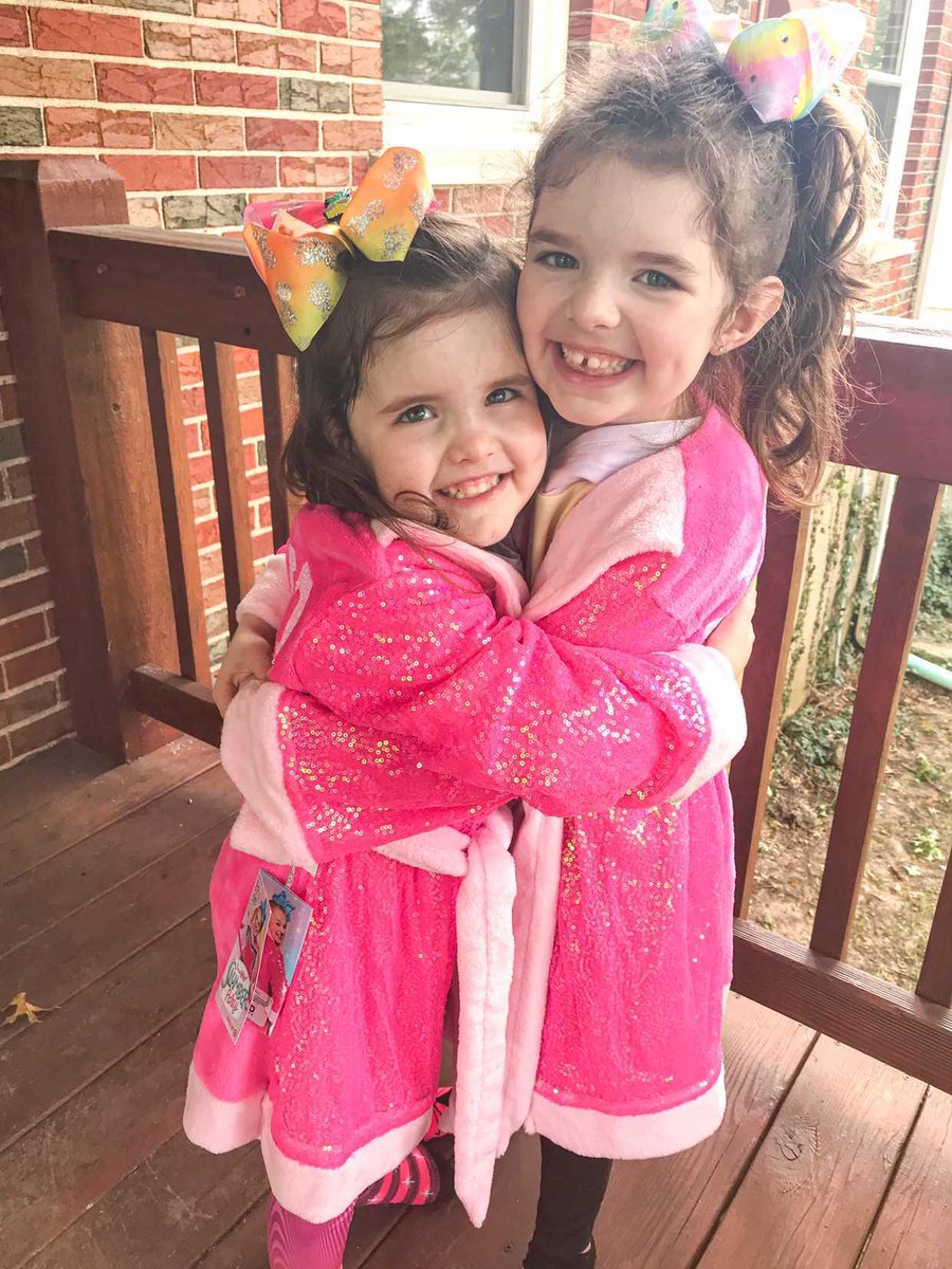 RyaCart91's tweet photo. I heard that Emery and Ella didn't have the new @itsjojosiwa slumber party robe. I wouldn't be #CarterClaus if I didn't fix that. 🎁🎅🏾 1/2 https://t.co/JcuqmvrszG