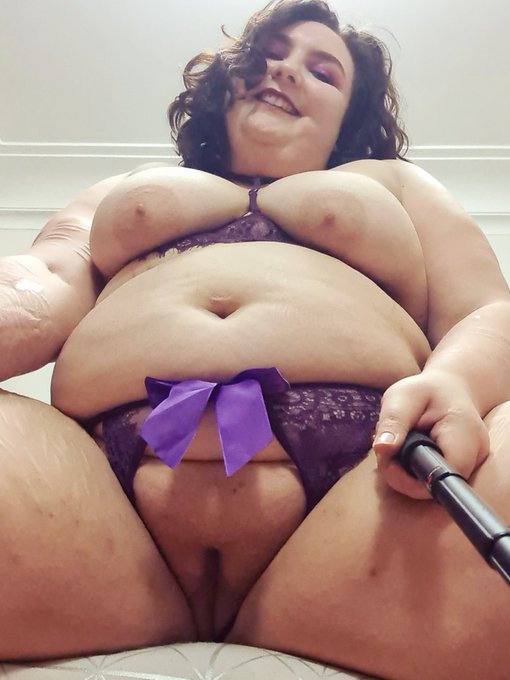 Love this new lingerie piece 🥰🥰 https://t.co/gLYooaVyXf