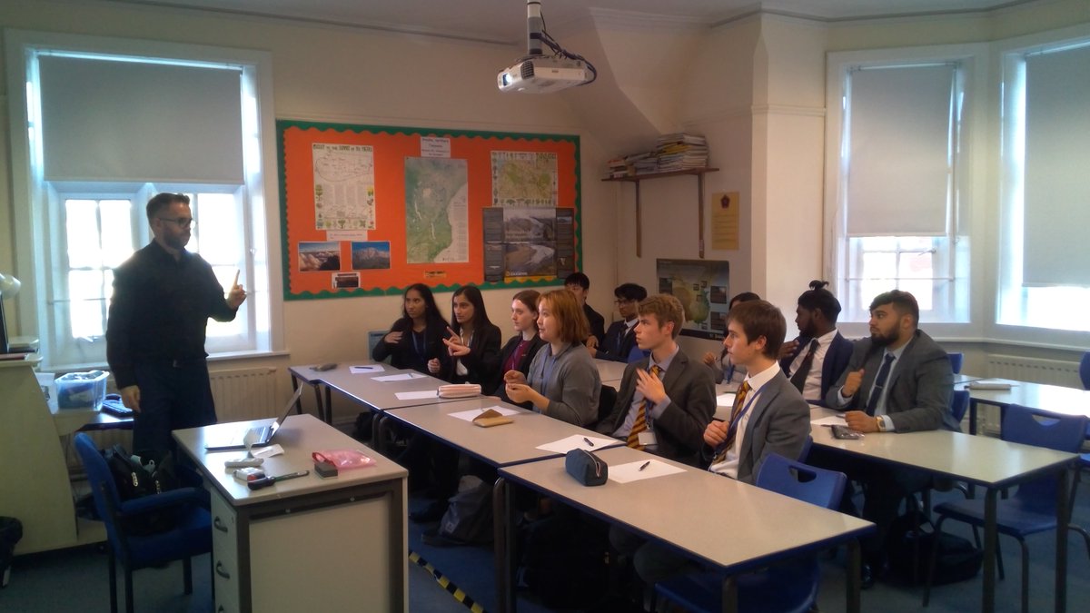 Enrichment lessons started this afternoon and it was great to welcome <a href="/TimScannellAT/">Tim Scannell</a> back to Bablake to deliver British Sign Language lessons. <a href="/BablakeHM/">Andrew Wright</a> <a href="/bablakeschool/">Bablake</a>