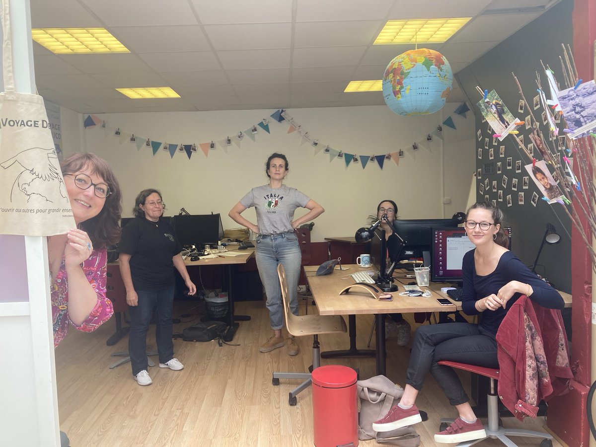 ~4 ans aux <a href="/voisins_les/">Les Grands Voisins</a> ! Arrivée à 2 ❤️, l’association en ressort plus forte aujourd’hui grâce à vous tous, bénévoles, service civiques, partenaires, mentors, salariés, salariés en mécénat de compétences.. 🧡💛💜💙l’engagement pour l’éducation au vivre-ensemble continue ailleurs