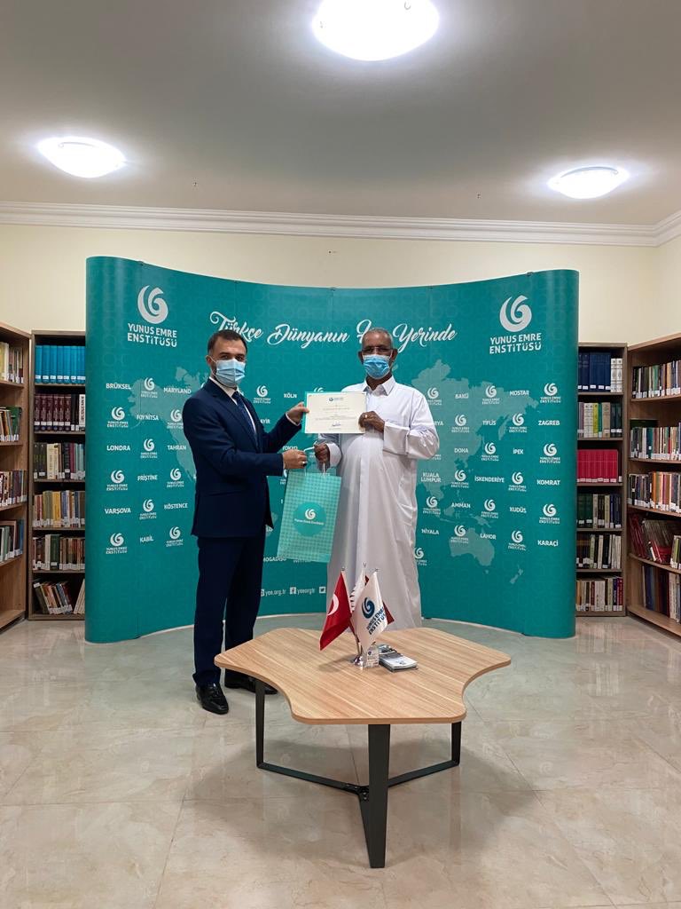 yeekatar's tweet photo. "Türkiyeyi Keşfediyoruz" çekilişimizin kazananlarına ödülleri Doha YEE Müdürü Doç. Dr. Selçuk Kürşad KOCA tarafından verildi. Takipçilerimizi bir kez daha tebrik ederiz.
Gelecek yarışmalar için sayfamızı takip etmeye devam edin.
#türkiyeyikeşfet #goturkey #yeeorgtr #yeedoha https://t.co/Mby7JlpfYZ