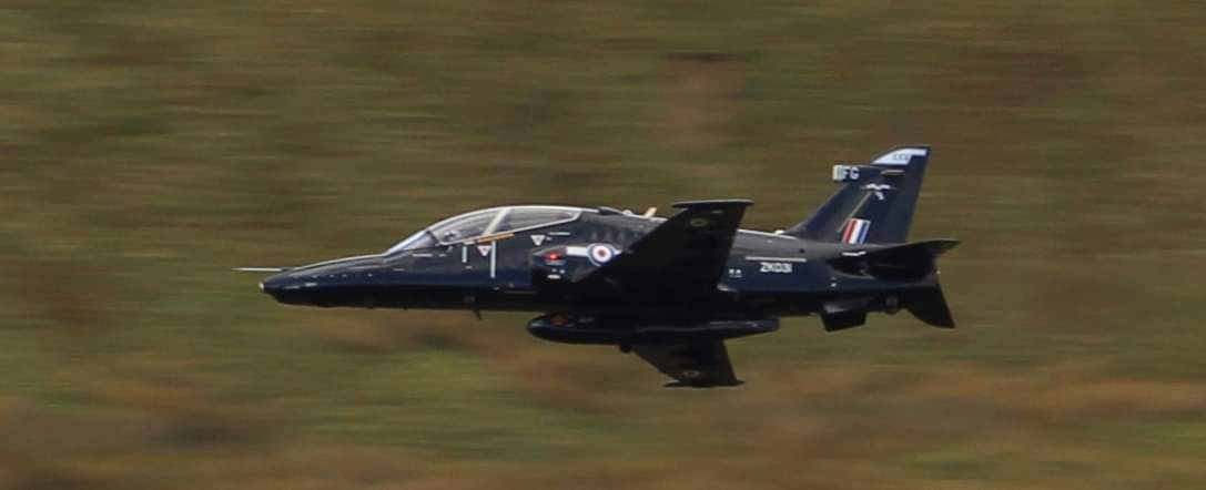 I_am_Rach's tweet photo. #rafhawkt2 #planespotting #machloop #Wales #holiday my man has photography skills 👌 https://t.co/W3nTwp7twx