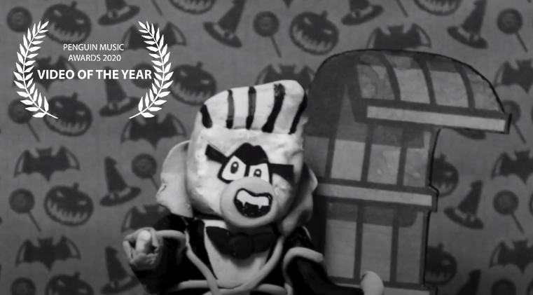 CPTonight's tweet photo. Muy contentos de recibir los reconocimientos de 
🏅 "Song of the Year" 
 🏅"Best New Artists" 
durante los premios de @penguinmussic  y muchas felicidades a todos los nominados! 🌕⚡️

#ClubPenguin #CPTonight https://t.co/JiSVC29e2S
