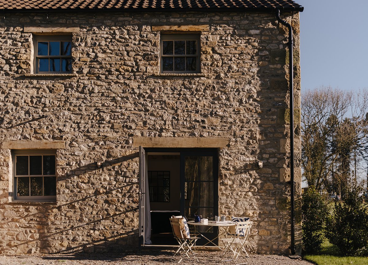 MiddletonLodge's tweet photo. Say #hello to #theweekend  

Come and #joinus? #sitbackandsettlein 

#thecoachhouseatml  #MLhome #AtHomeWithML https://t.co/DlHbOSv70G