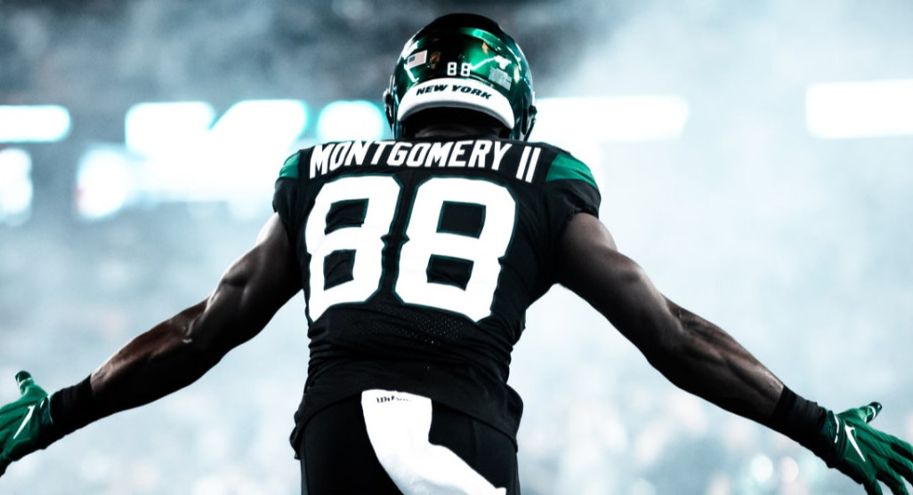 MontgomeryIL's tweet photo. 🏈 We're wondering how many NFL teams we need to watch when we're cheering for MONTGOMERY? 
#FootballWeekend #MontgomeryIL #NFL #Montgomery https://t.co/wu9J3hOFa4