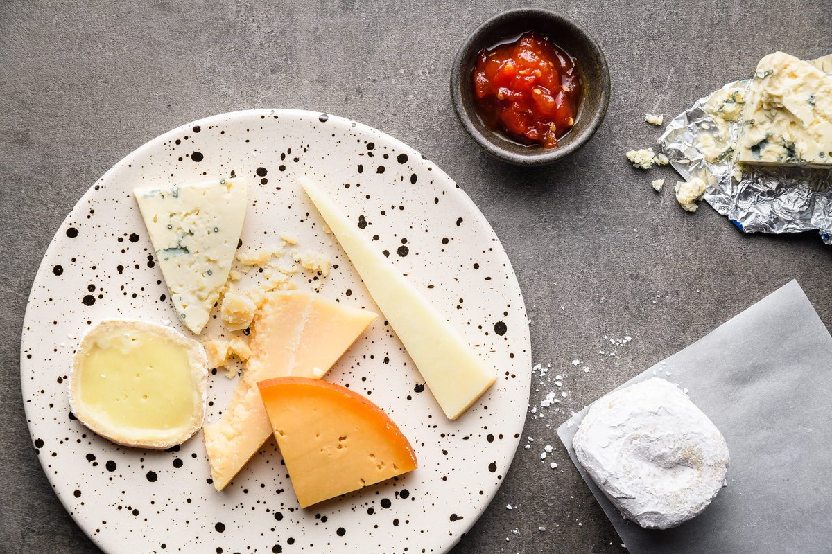 Bodega Los Toneles disfruta de recibir visitas que celebran momentos de placer y distensión. Te esperamos en la terraza de @abrasadotoneles para deleitarte con nuestra exquisita selección de quesos argentinos 🧀🍷Reservas vía whatsapp 📲2616618624