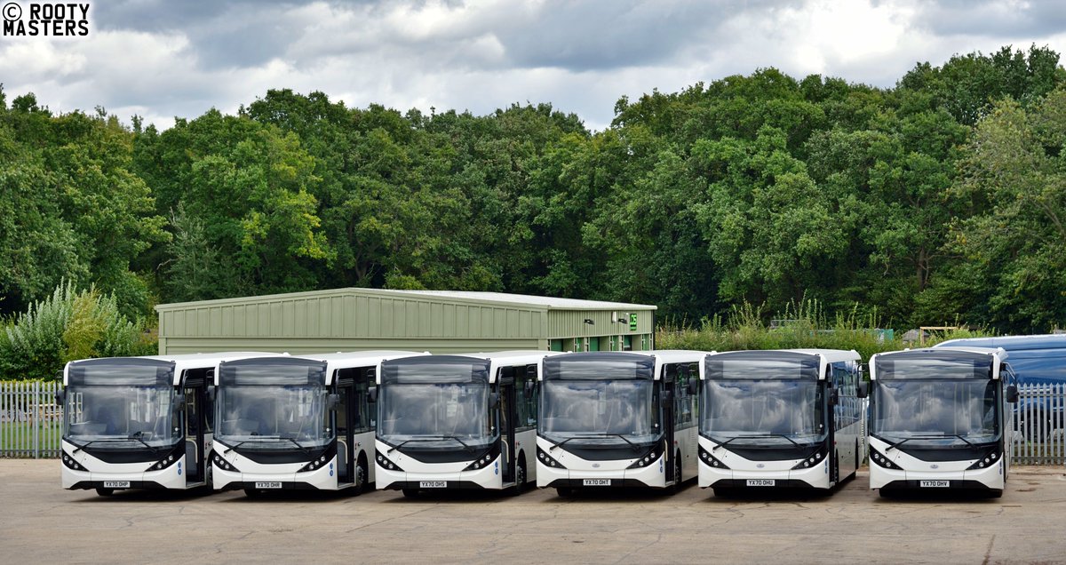 rootymasters's tweet image. It&apos;s not every day you get to welcome SIX brand new buses!! White Bus of Winkfield have taken delivery of Alexander Dennis Enviro200 MMC buses YX70OHP/R/S/T/U/V today (25/09/2020). @ADLbus @WhiteBusService