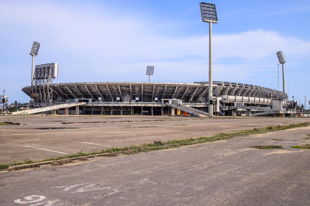SundayDareSD's tweet photo. National Stadium Surulere as at today September 25th 2020- a return journey. We will intensify our pitch to the private sector to partner with government to restore the pride of this monument. https://t.co/pGfZQiHUjQ