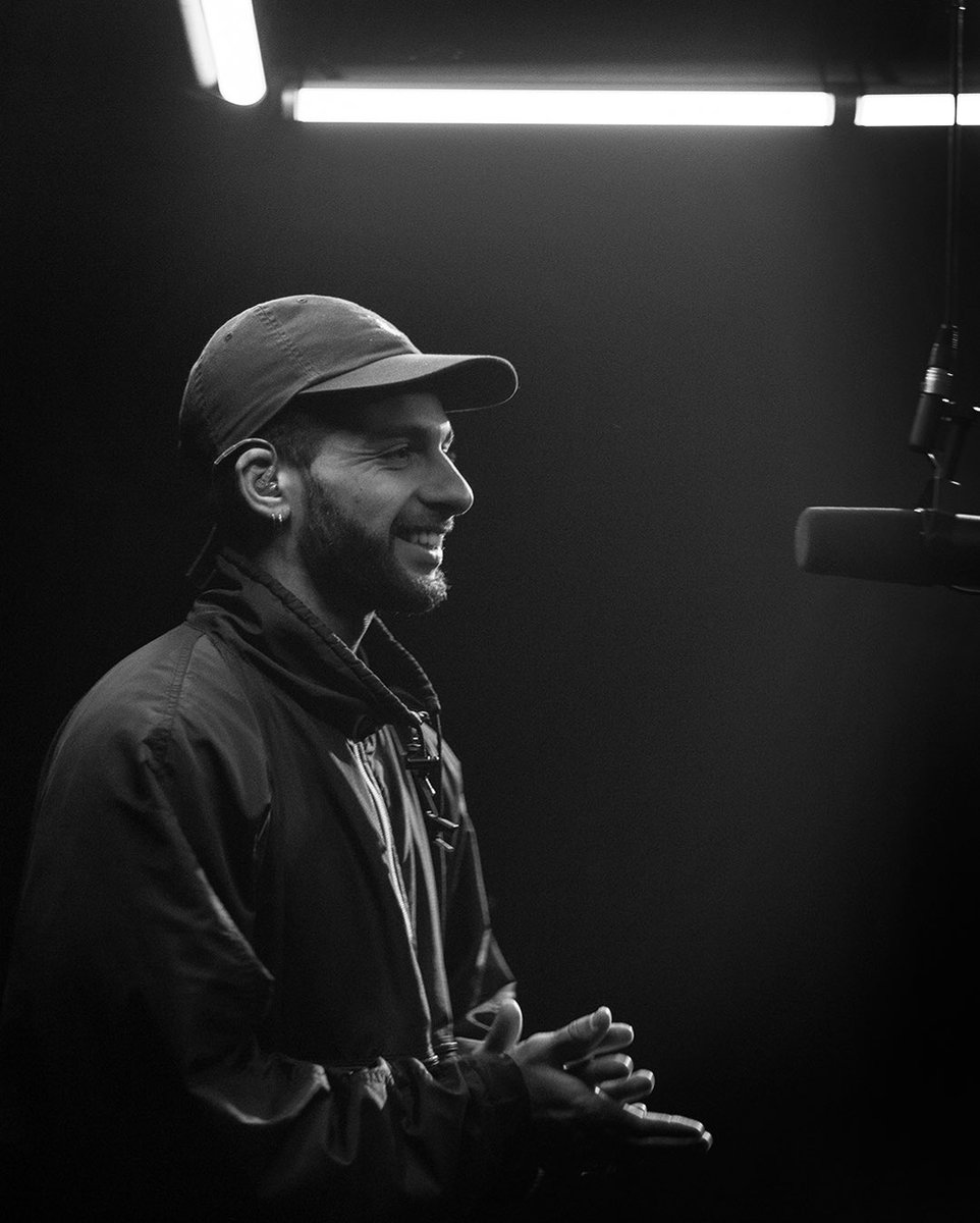 JUNGLASTV's tweet photo. BARRAS DORADAS S01E05 @Jomsito31 se encarga de la 5 sesión y en el beat Charlesmartinpatss 🙌🏼✨tremenda sesión de Rap 🚀 https://t.co/5Fa1ckPRBQ