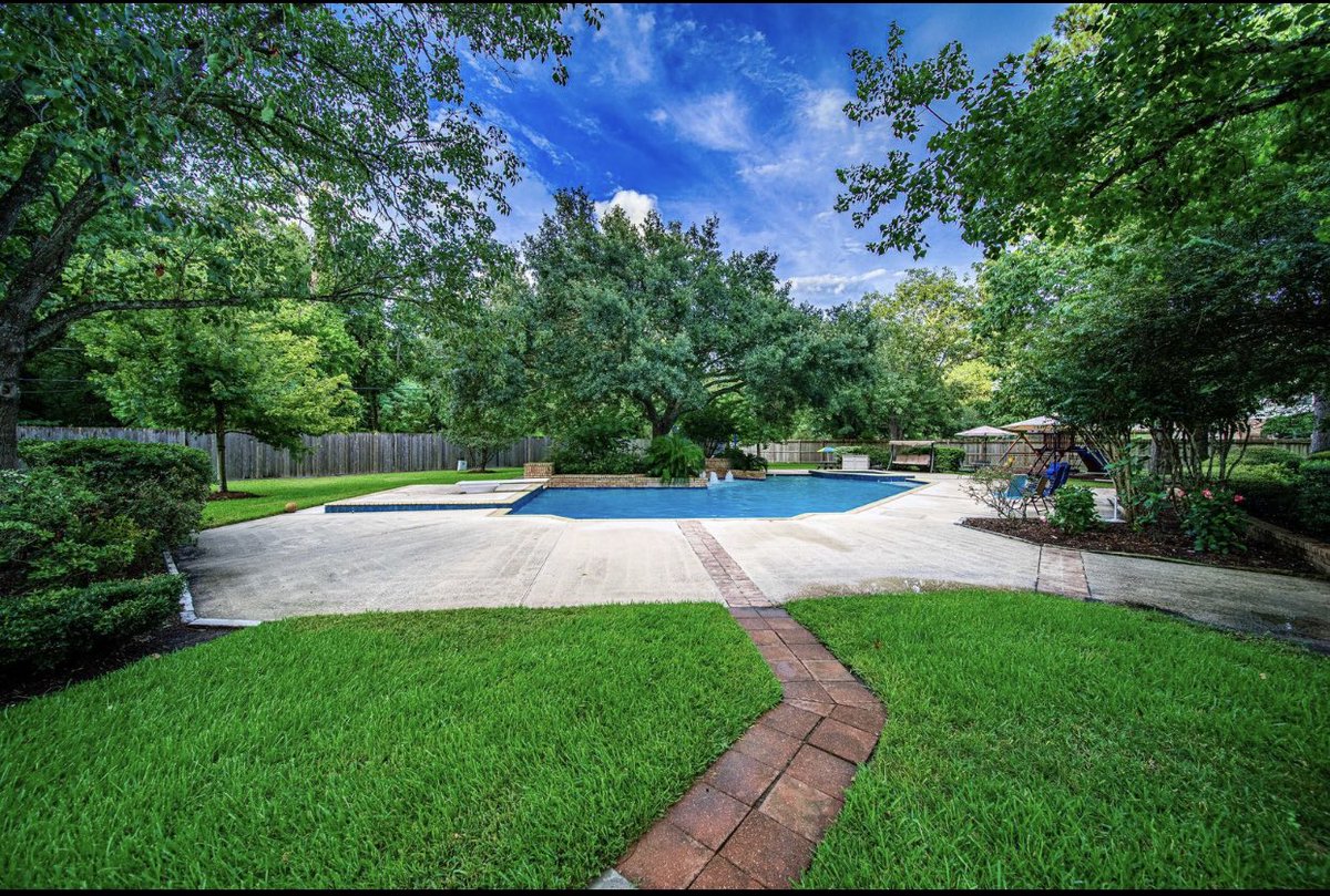 JediYorkies's tweet photo. 11 days until we move in to our own little piece of paradise! Today's theme is the pool! https://t.co/TpYwxhV0lH