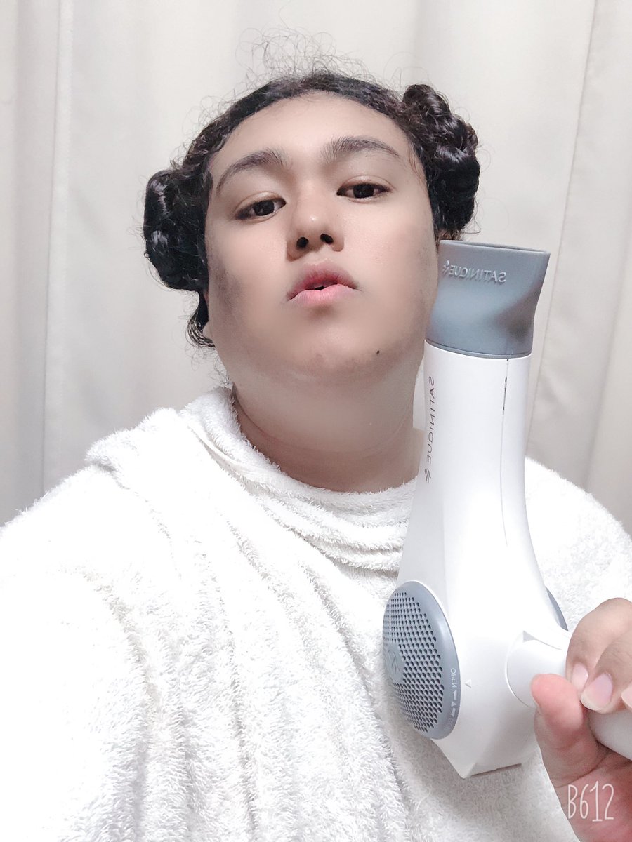 maikiy5's tweet photo. えー

寝る前に一人で

スターウォーズしました。

わたしはレイヤ姫よ👑

#StarWars 
#スターウォーズ 
#レイヤ姫 https://t.co/X7wtTnJiCl