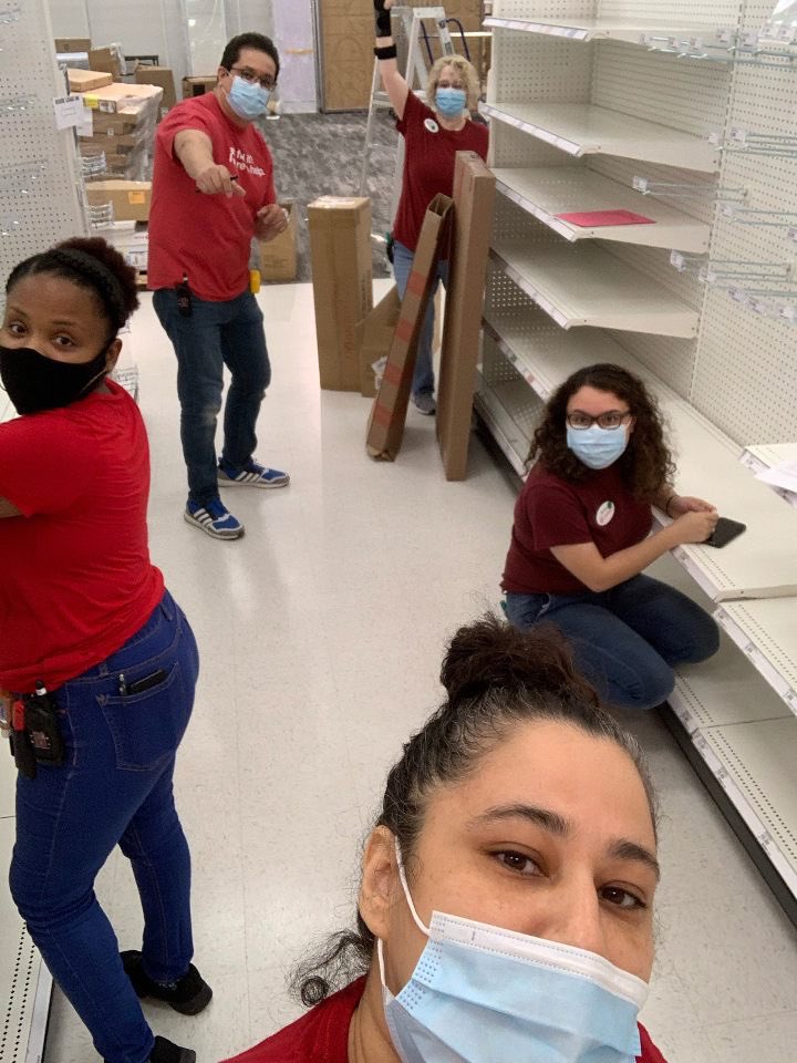 Always love to see my #fryrdfam supporting our sister stores in D311 as they prepare to open! #planorama #bestteaminretail