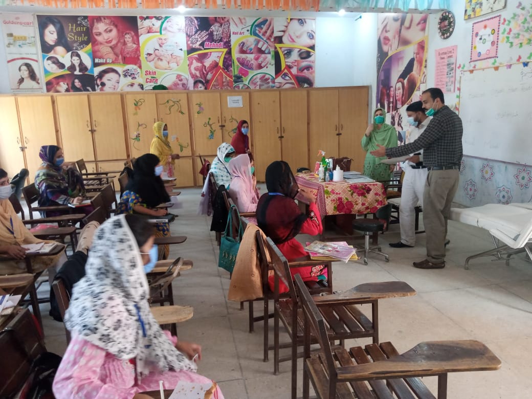 PVTC_Official's tweet photo. Observance of #COVID-19 #SOPs at #VTI #Pakpattan as per directions of #PVTC as it is of priority to ensure the safety of each #vocational #trainee returned to #VTIs.
 #returningtoinstitutions for the #trainees, who #faced the #Pandemic in 2020.
@Shafqat_Mahmood
@javedhassan
#PVTC https://t.co/jUZlV88BNm