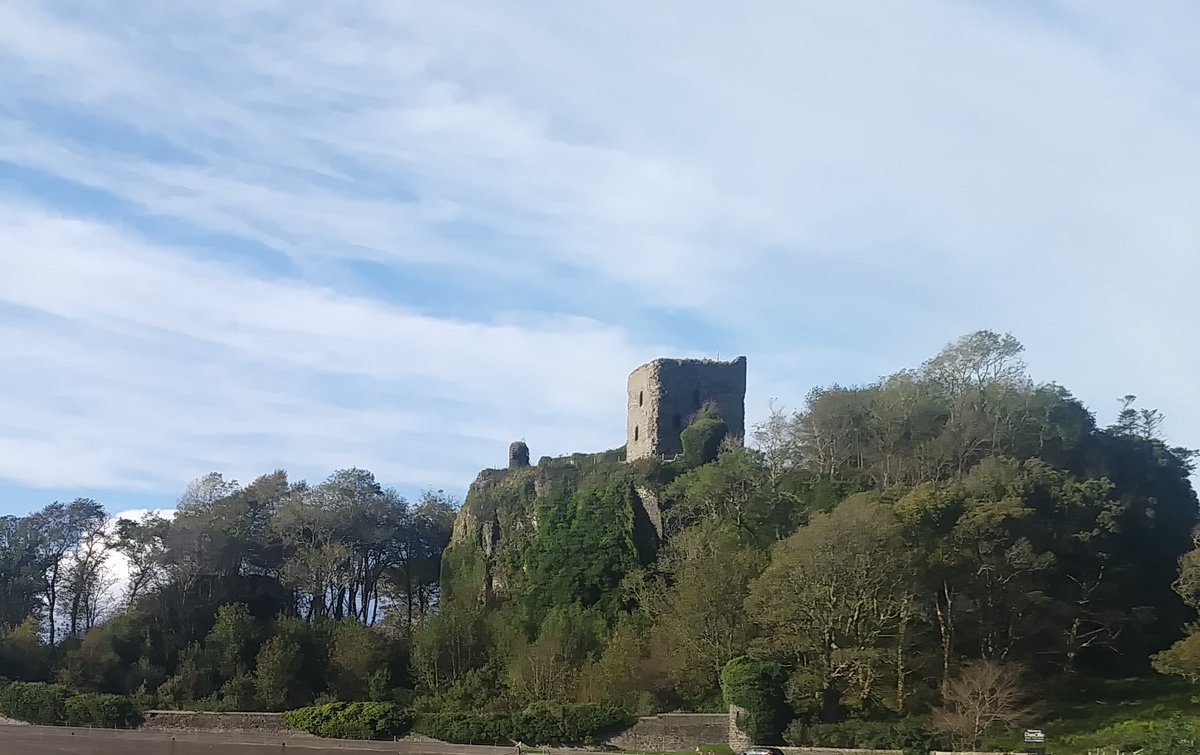 andrewsp2009's tweet image. Dog tooth shaped rock beside Dunollie Castle (Scotland) #Staycation2020