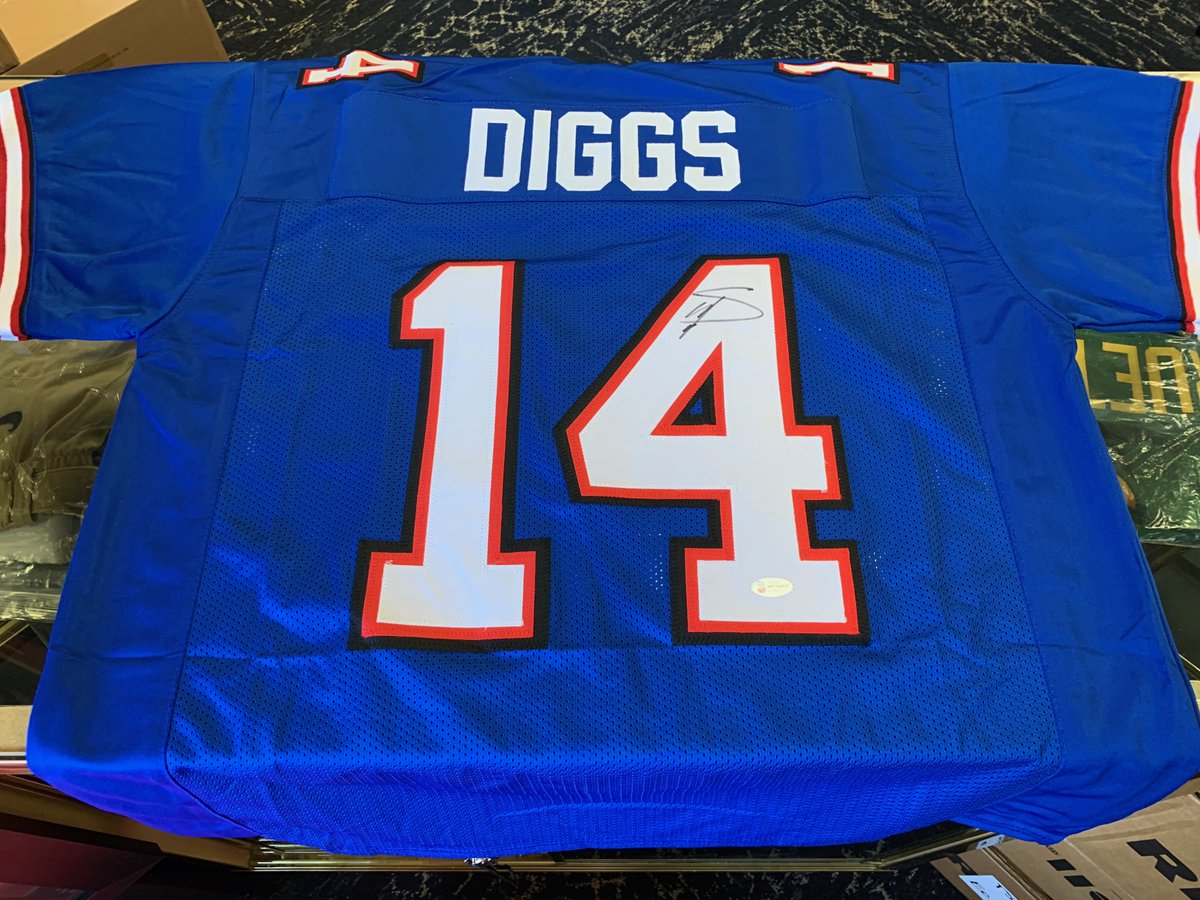 TSEBuffalo's tweet photo. If @stefondiggs has another touchdown today, we'll give a Stefon Diggs autographed jersey away to someone who retweets this tweet AND follows us! https://t.co/eQhWGsIB1v