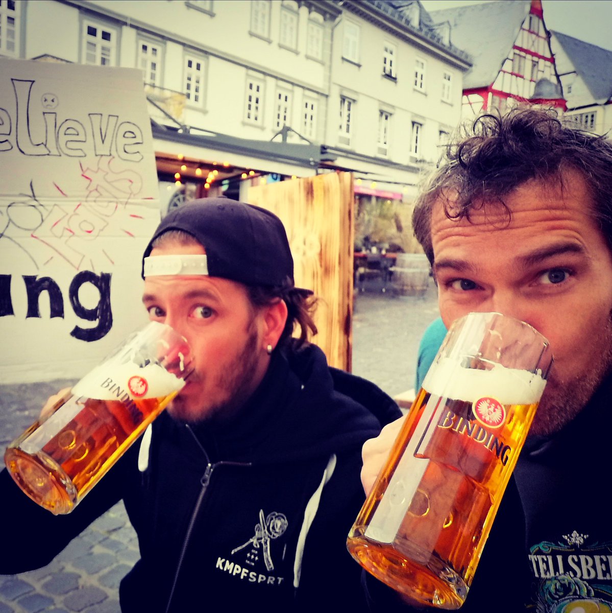 4 Zimmer Küche Bad (@4zkb_band) on Twitter photo Heute mal so richtig unplugged bei <a href="/fff_limburgdiez/">FridaysforFuture Limburg-Diez</a> gespielt. Hat Spaß gemacht. Schön, dass so viele für das Klima mitdemonstriert haben. Danke nochmal für die Einladung! Wir lassen uns jetzt das Feierabendbier schmecken. #keingradweiter
#4zkb #ontour #live #bier Heute mal so richtig unplugged bei <a href="/fff_limburgdiez/">FridaysforFuture Limburg-Diez</a> gespielt. Hat Spaß gemacht. Schön, dass so viele für das Klima mitdemonstriert haben. Danke nochmal für die Einladung! Wir lassen uns jetzt das Feierabendbier schmecken. #keingradweiter
#4zkb #ontour #live #bier